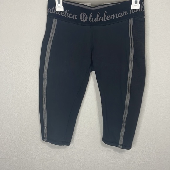 LULULEMON Inner Essence Crop
Black / Slate size 8 MSRP $82 - Picture 2 of 7